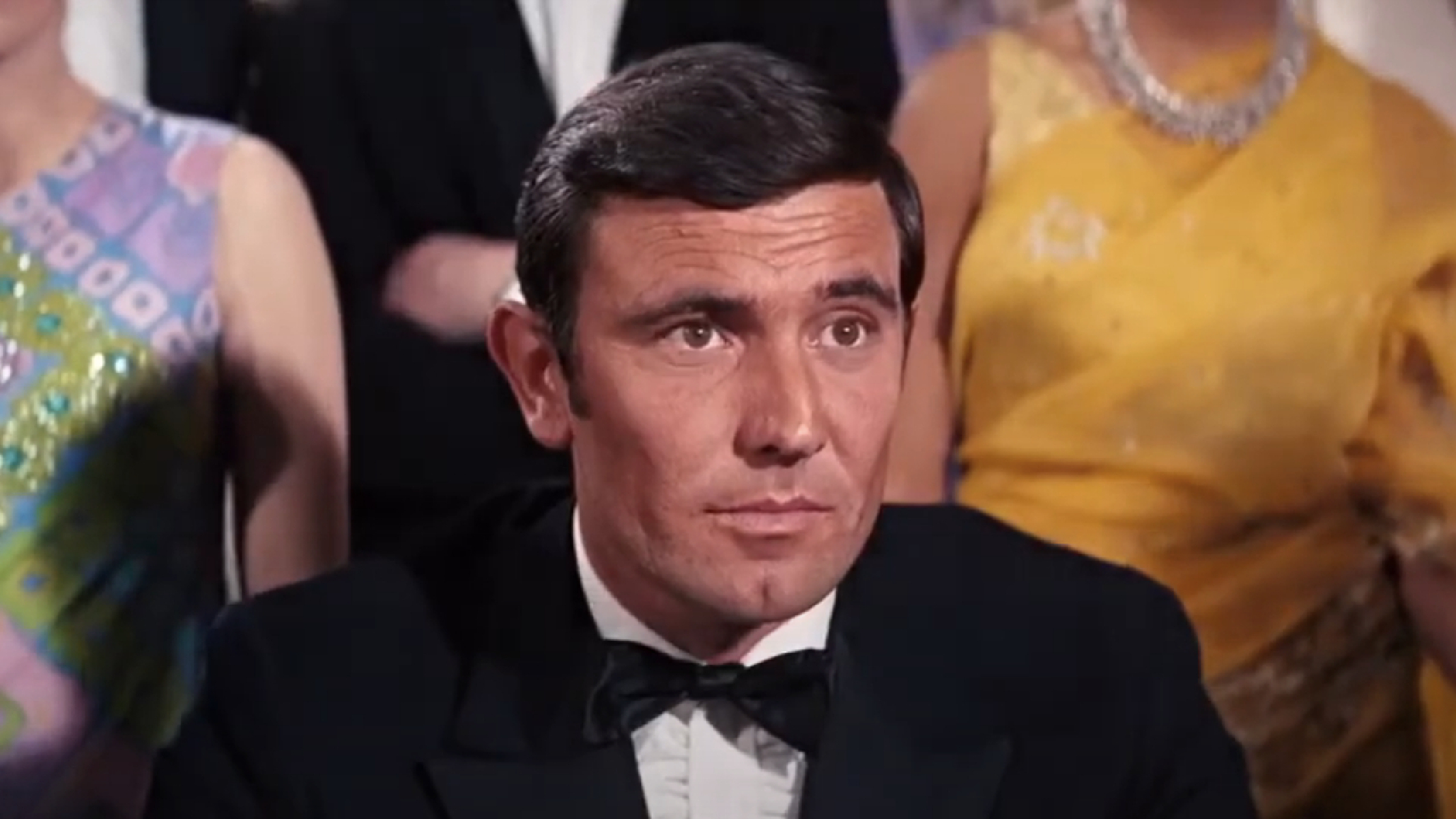 ジェームズ・ボンド：ジョージ・ラゼンビーのブラフと暴力的なスクリーンテストがフランチャイズの将来をどのように変えたか
